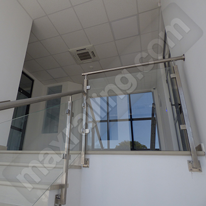 парапети инокс  стъкло и квадратнио колонки